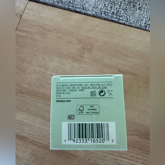 Clinique Moisture Surge Hydra-Infused
Lotion 200ml/6.7oz All Skin - Picture 6 of 8